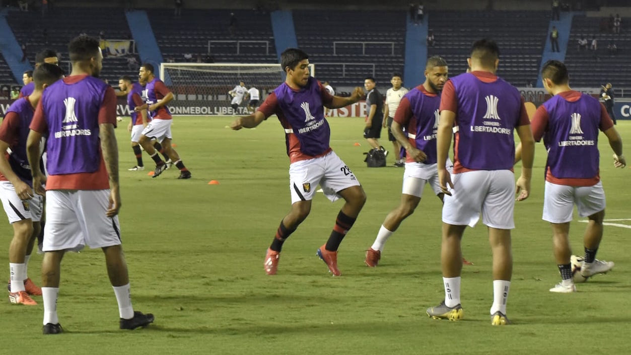 Calentamiento previo de los jugadores de Melgar de perú.