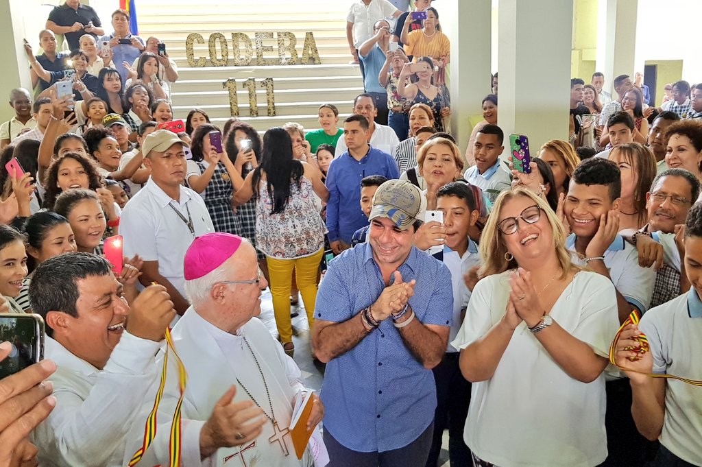 Monseñor Víctor Tamayo, el Alcalde Alejandro Char y la secretaria de Eduación, Bibiana Rincón.