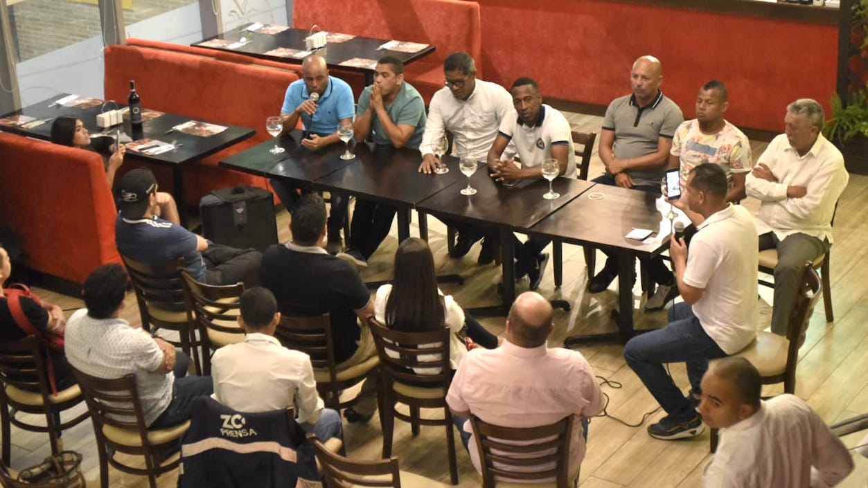 Asistentes a la Tertulia.