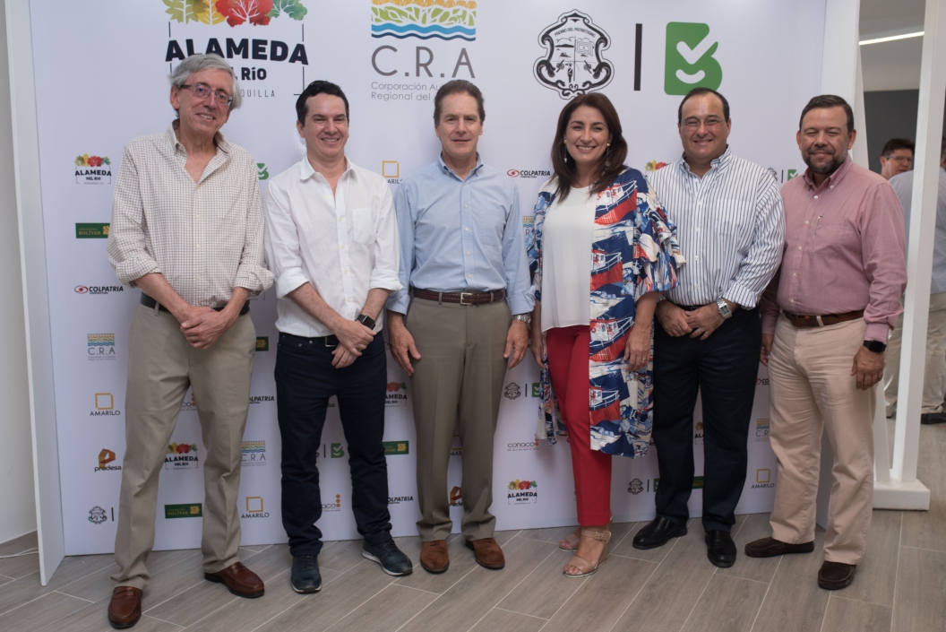 Carlos Arango, Presidente de Constructora Bolivar; Miguel Vergara, Gerente Camacol Atlántico; Roberto Moreno, Presidente de Amarilo; Rebeca Yunez, Gerente Financiera y Comercial de Conaco; Javier Molina, Presidente de Conaco, y Carlos Sandoval, Gerente Regional Costa de Constructora Colpatria