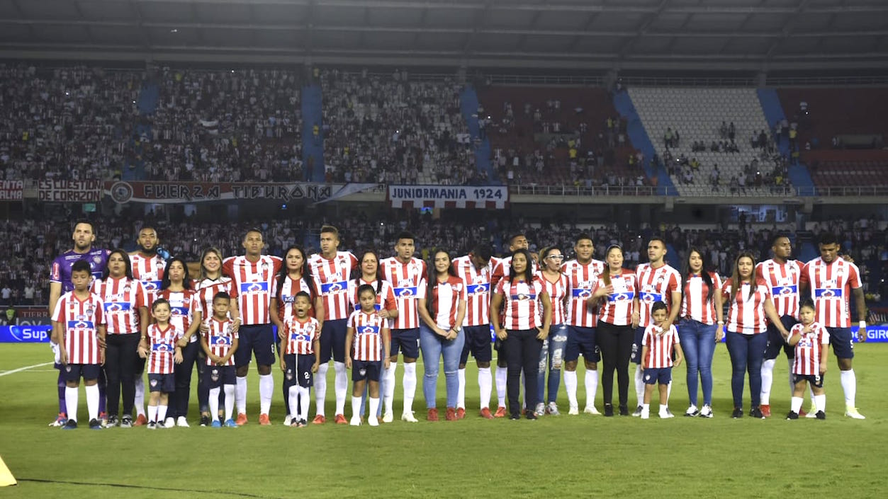 Homenaje a las madres en los actos protocolarios.