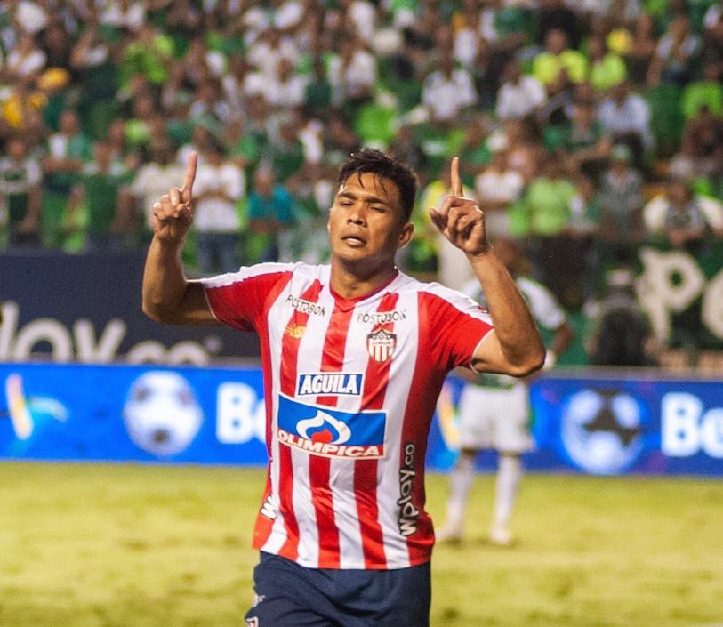 Celebración de Teo sacudiendo la 'empatitis'.