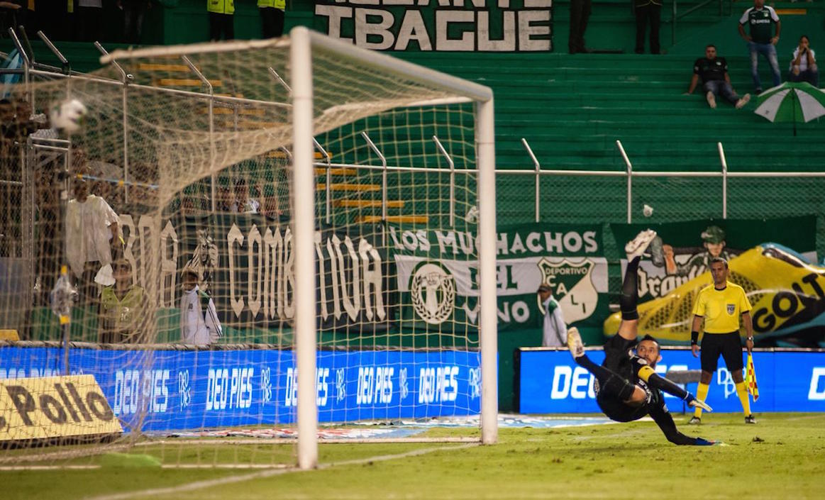 Inatajable para Camilo Vargas el cobro de tiro penal cobrado por Luis Narváez.