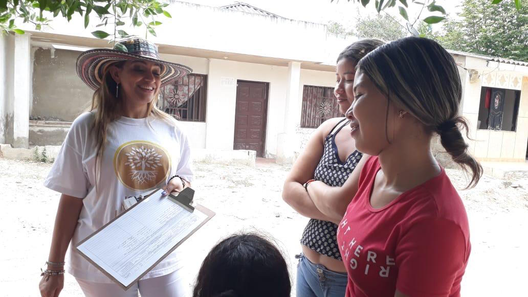 Recogiendo firmas en los municipios.