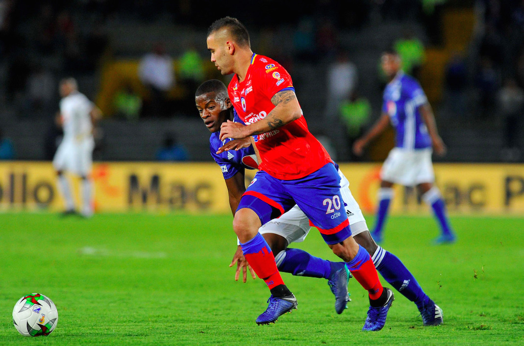 Jown Cardona, del Deportivo Pasto, en jugada ofensiva.