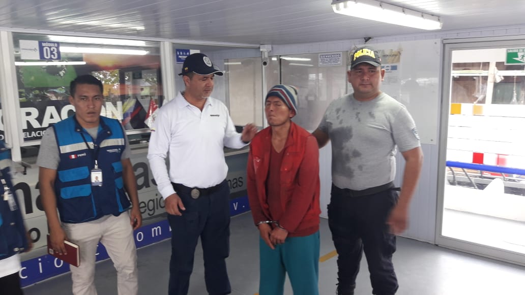  Aníbal Vera Cruz expulsado de origen Peruano