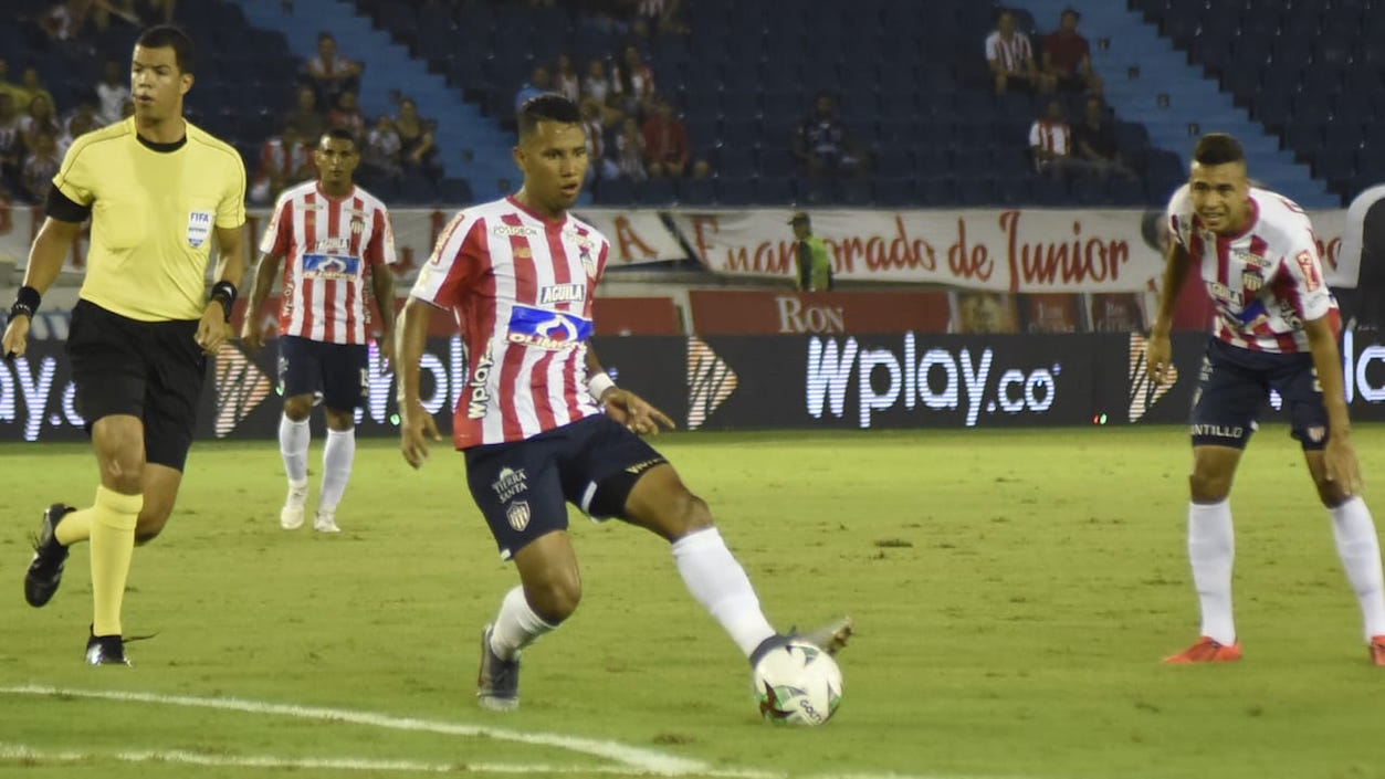 James Sánchez iniciando un ataque rojiblanco.