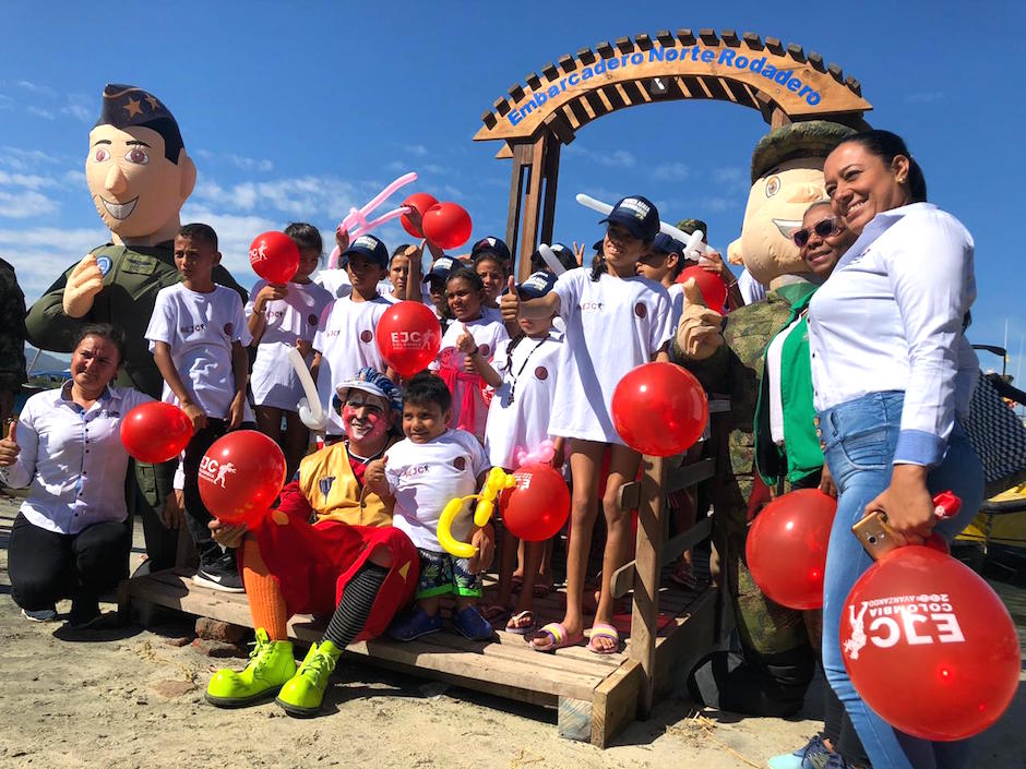 Felices durante su recorrido en Santa Marta.