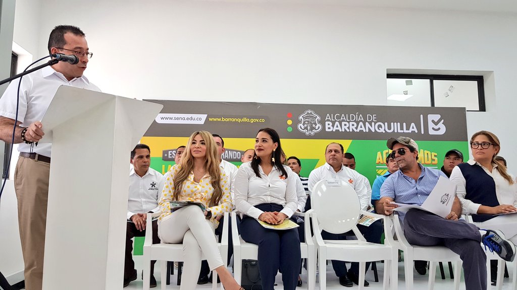 El director nacional del Sena, Carlos Mario Estrada; la secretaria General, Ana María Aljure; la directora regional del Sena, Jackeline Rojas; el Alcalde de Barranquilla, Alejandro Char y la secretaria de Salud, Alma Solano.