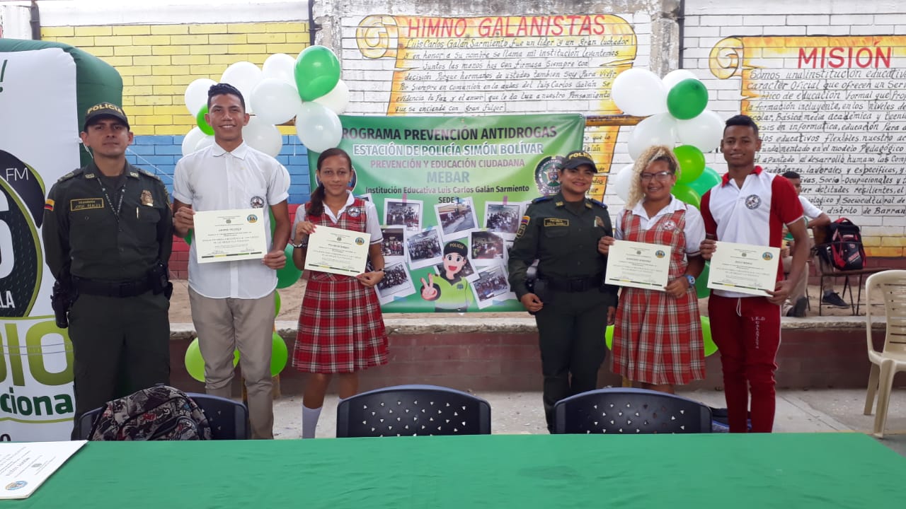 Los niños recibieron certificaciones por la capacitación recibida.