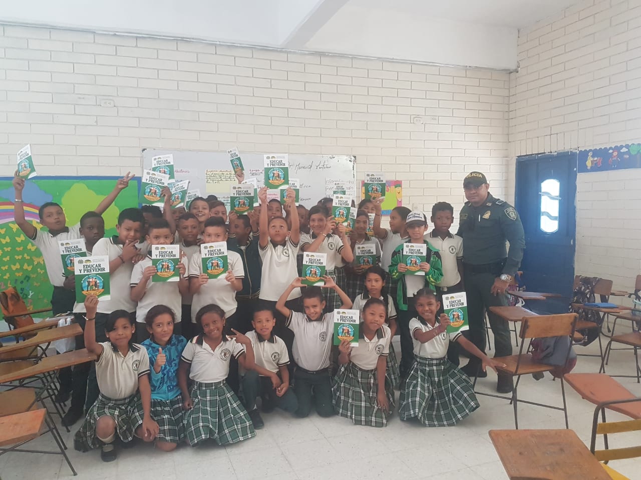 Niños recibieron capacitaciones sobre prevención de drogas y violencia.