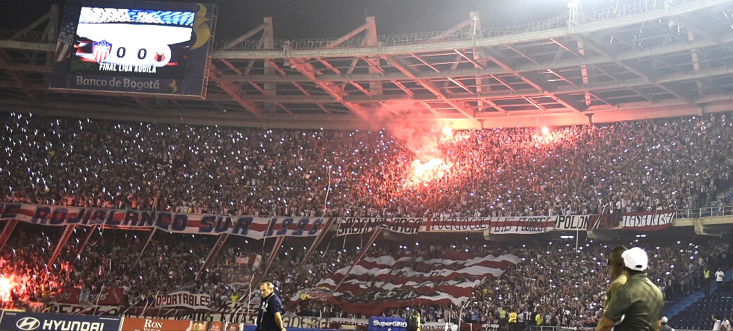 Barras del Junior presentes en el Metropolitano.