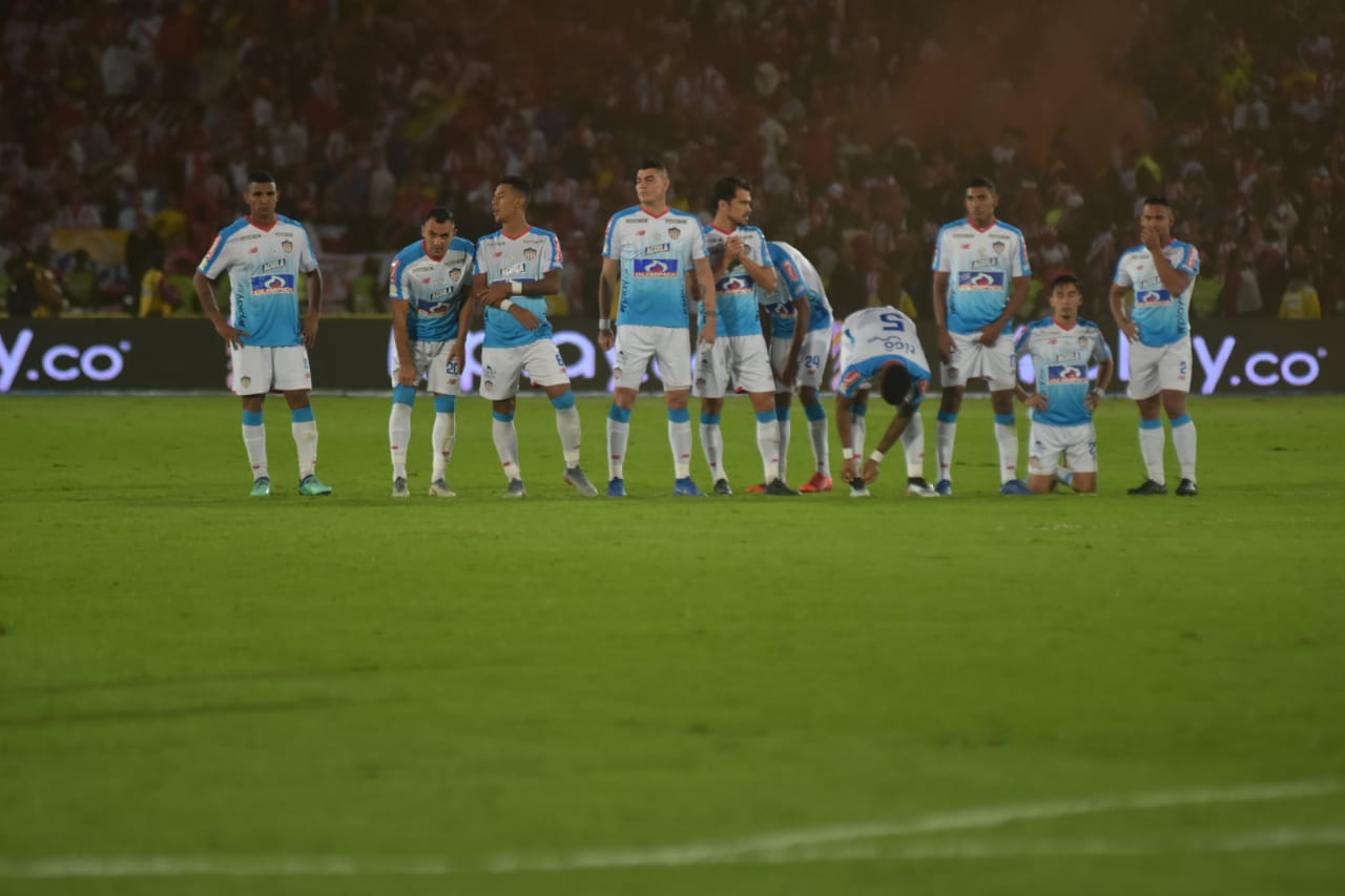 Los jugadores de Junior durante la tanda de penales. 