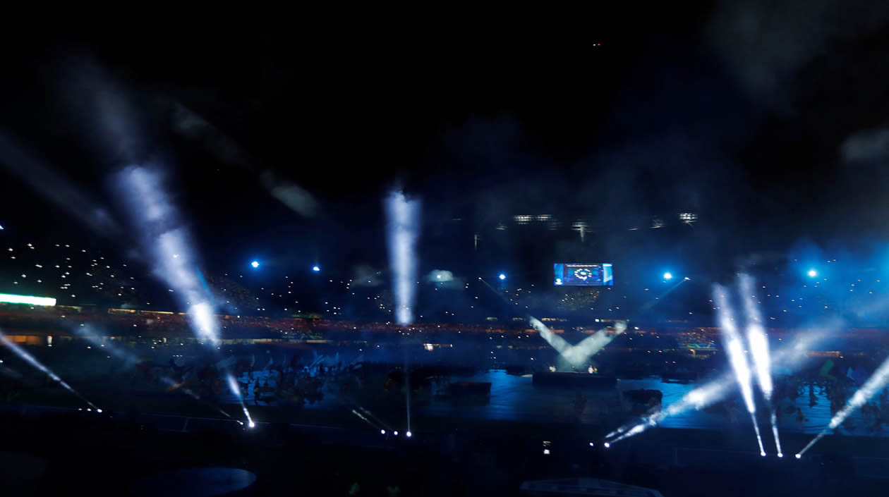 Fotografía de la ceremonia antes del partido inaugural entre Brasil y Bolivia