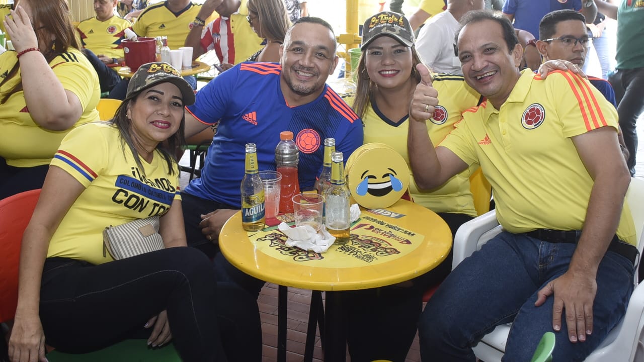 Varios hinchas disfrutaron en La Troja de un partido lleno de emociones.