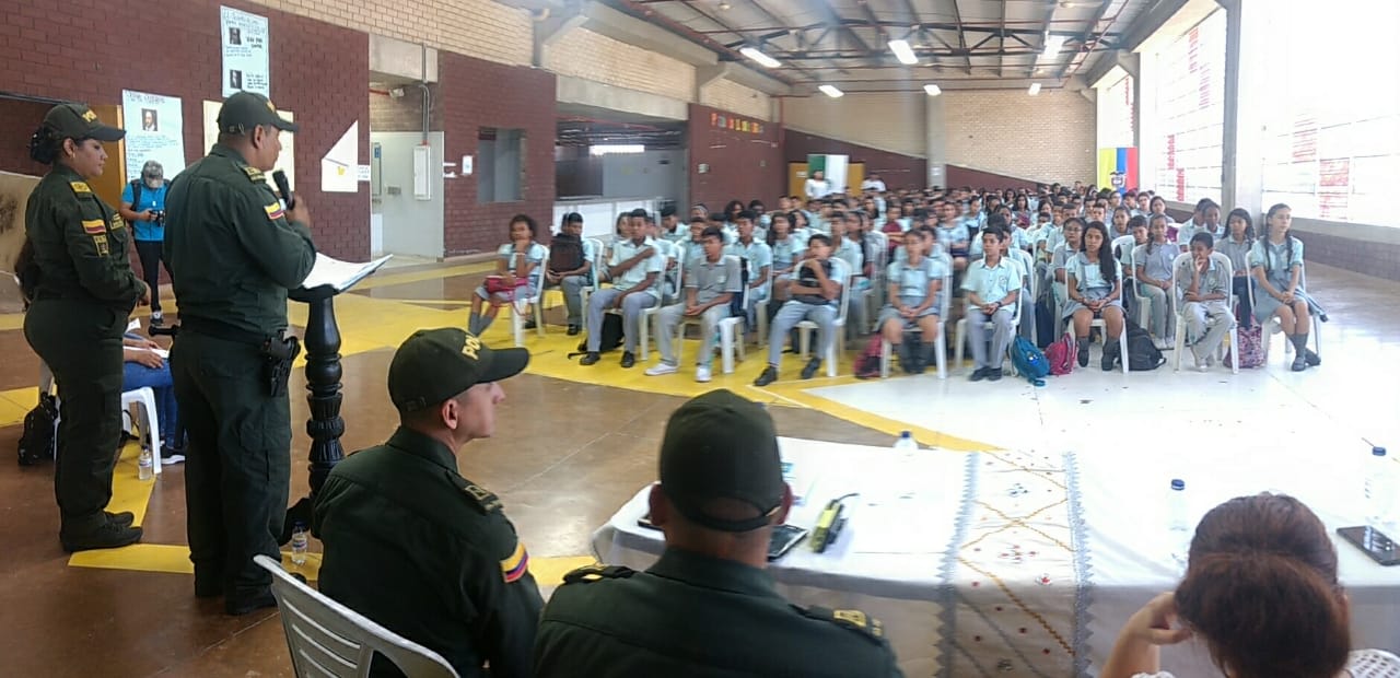 Fue un acto simbólico que representa el compromiso de los estudiantes de mantenerse libres del consumo de drogas o cualquiera de sus manifestaciones.