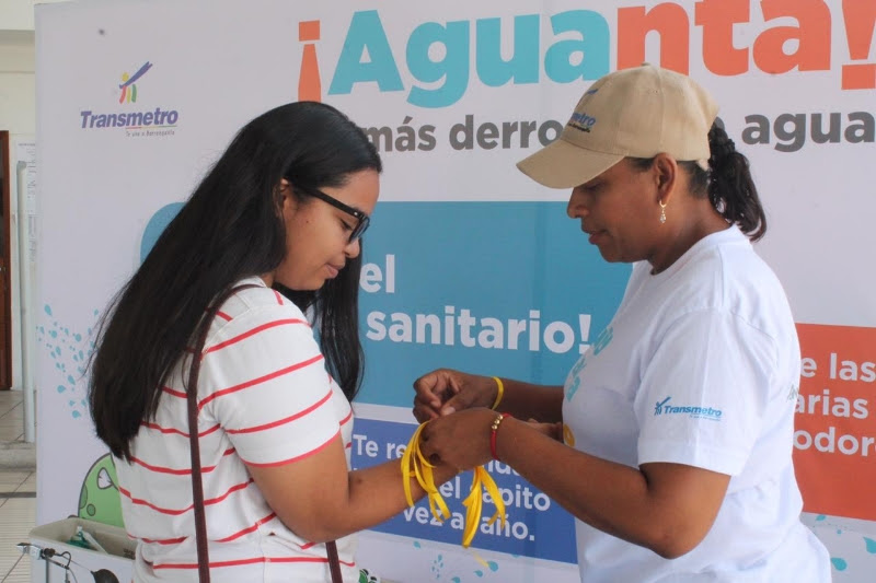 La empresa Triple A ubicó dos stands permanentes que permitan recordación del mensaje; los guías del programa SúbeT a la Cultura Transmetro, con camisetas que reafirman que Triple A y Transmetro son amigos que te guían, estarán atentos para socializar con los usuarios del Sistema los mensajes de esta campaña.