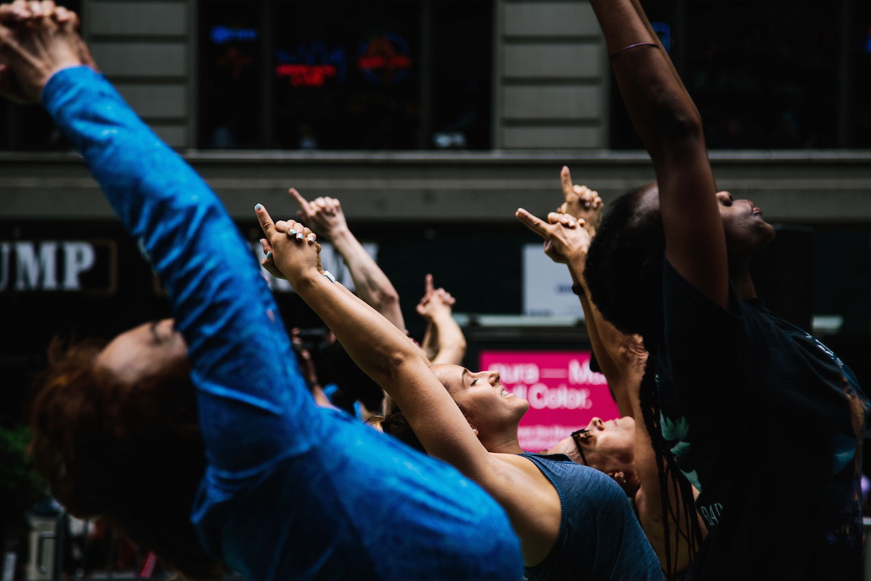  Esta iniciativa coincide con el día mundial del yoga que ha sido celebrado por numerosas organizaciones, entre ellas Naciones Unidas.