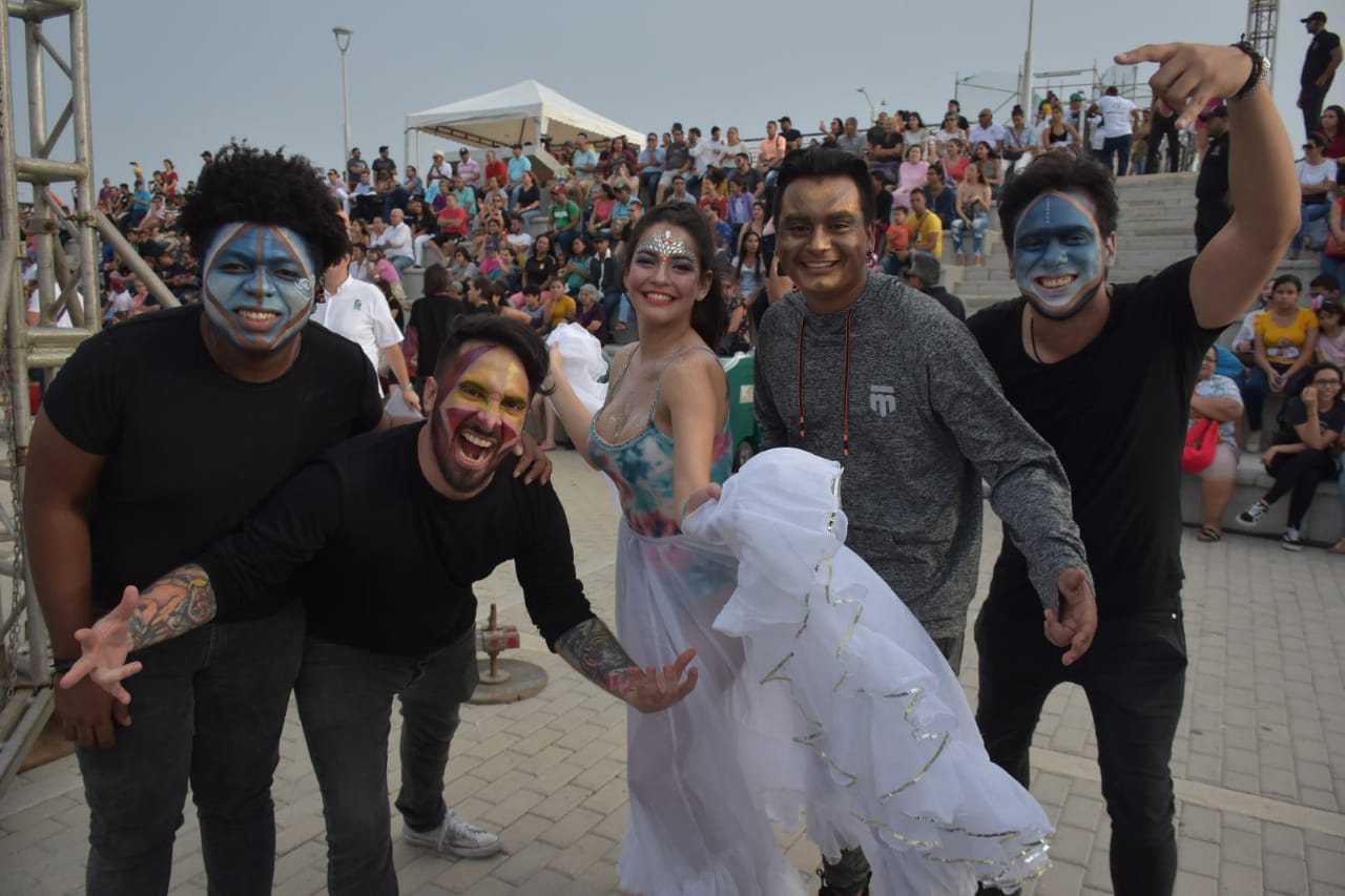 Grupos culturales también hacen presencia en el Gran Malecón del Río.