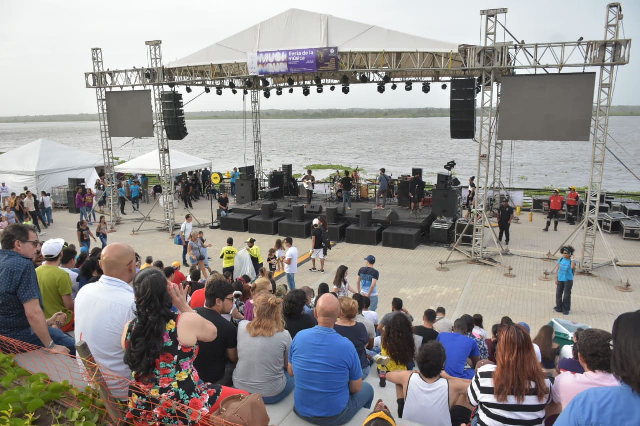 Imagen de la tarima ubica en el Gran Malecón del Río. 