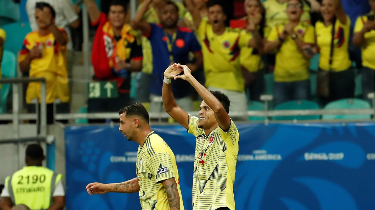 Luis Díaz celebrando durante el partido Colombia-Paraguay