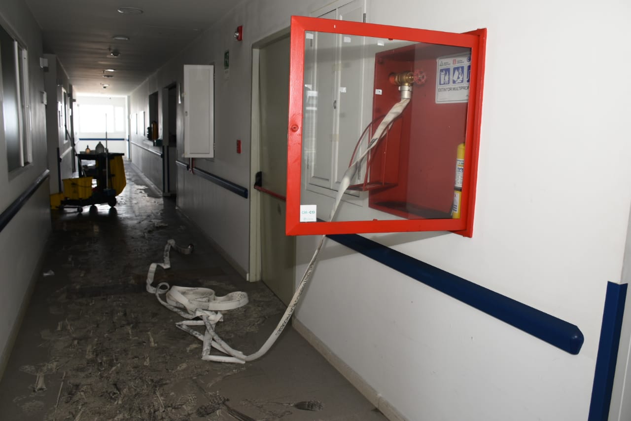 Pasillos desde donde se usaron los hidrantes para la extinción del incendio. 
