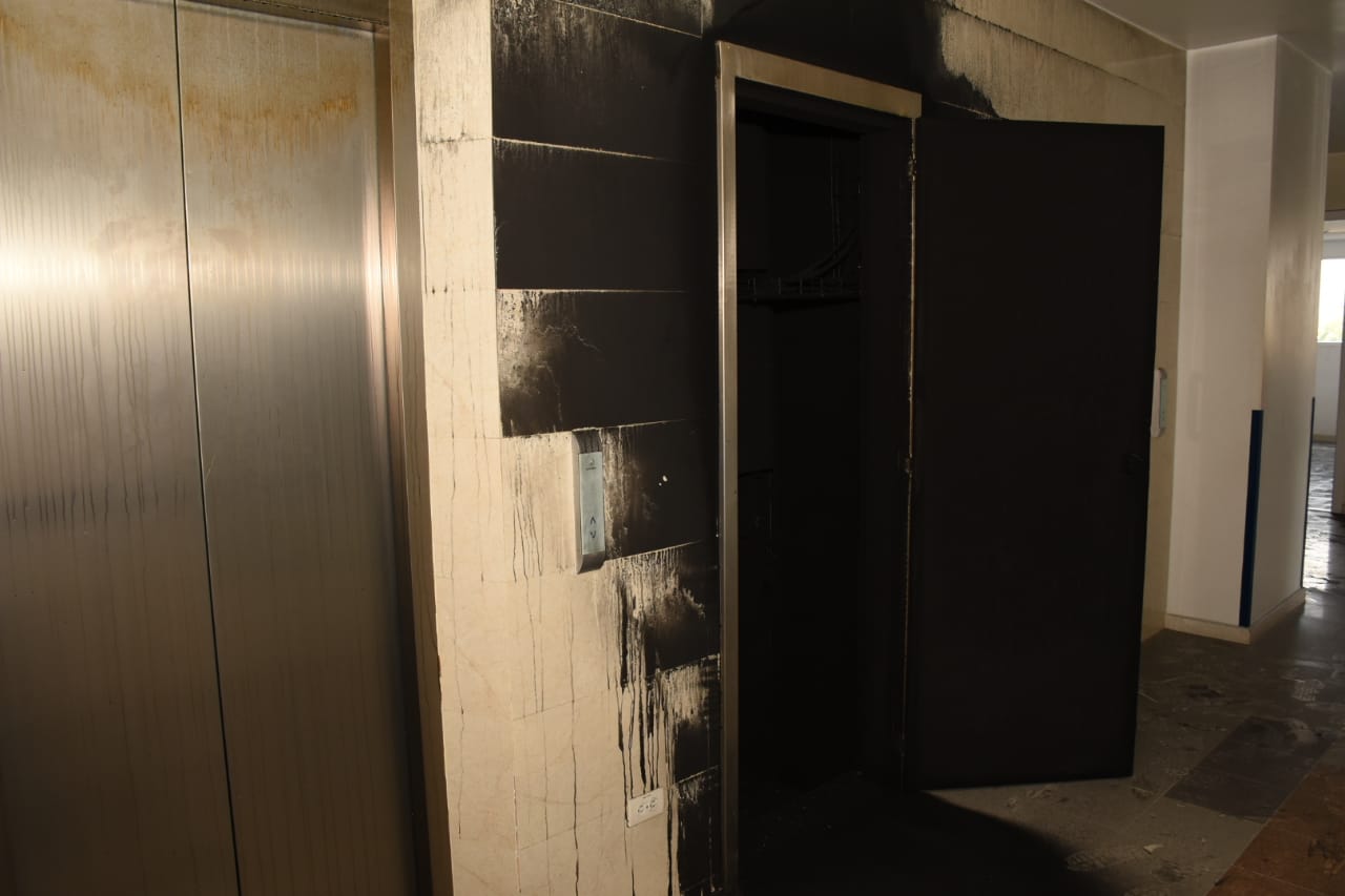 Una habitación de la Clínica La Merced después del incendio.