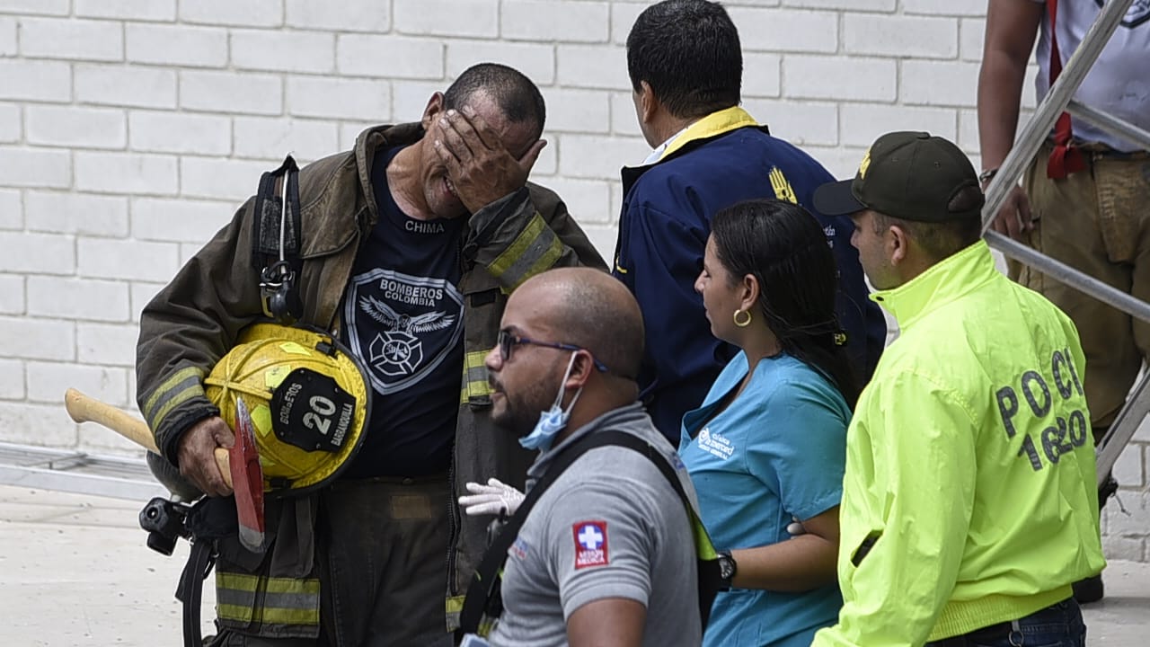 La desesperación de uno de los bomberos de Barranquilla.