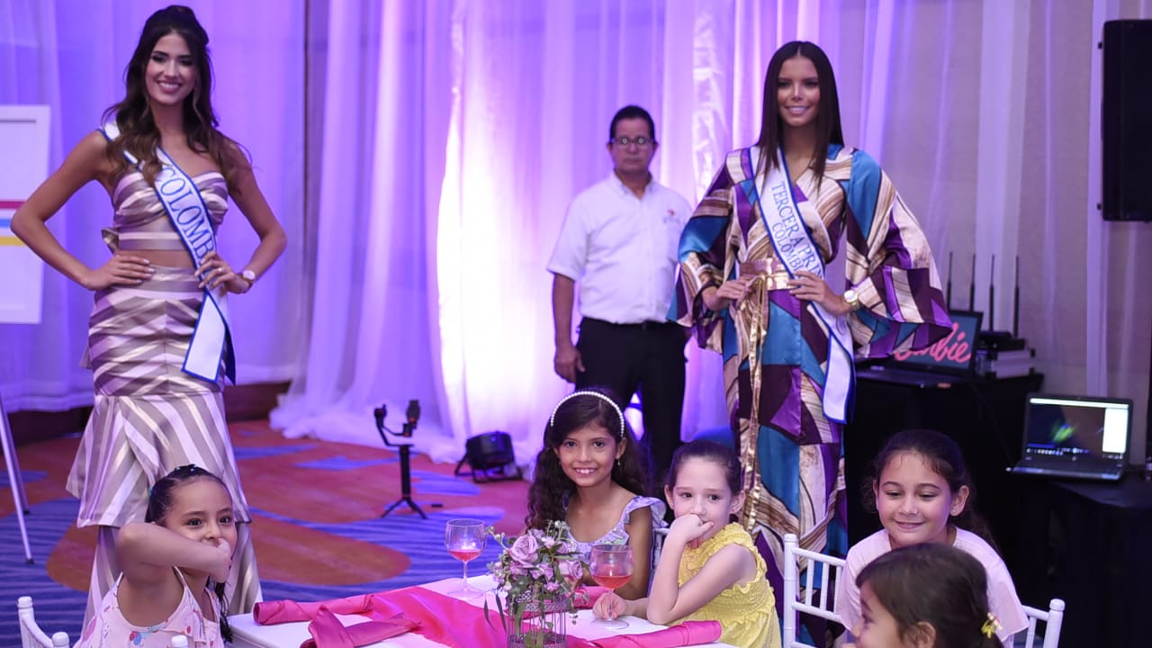 Gabriela Tafur Nader, Señorita Colombia 2019, y la tercera princesa  Yaiselle Tous