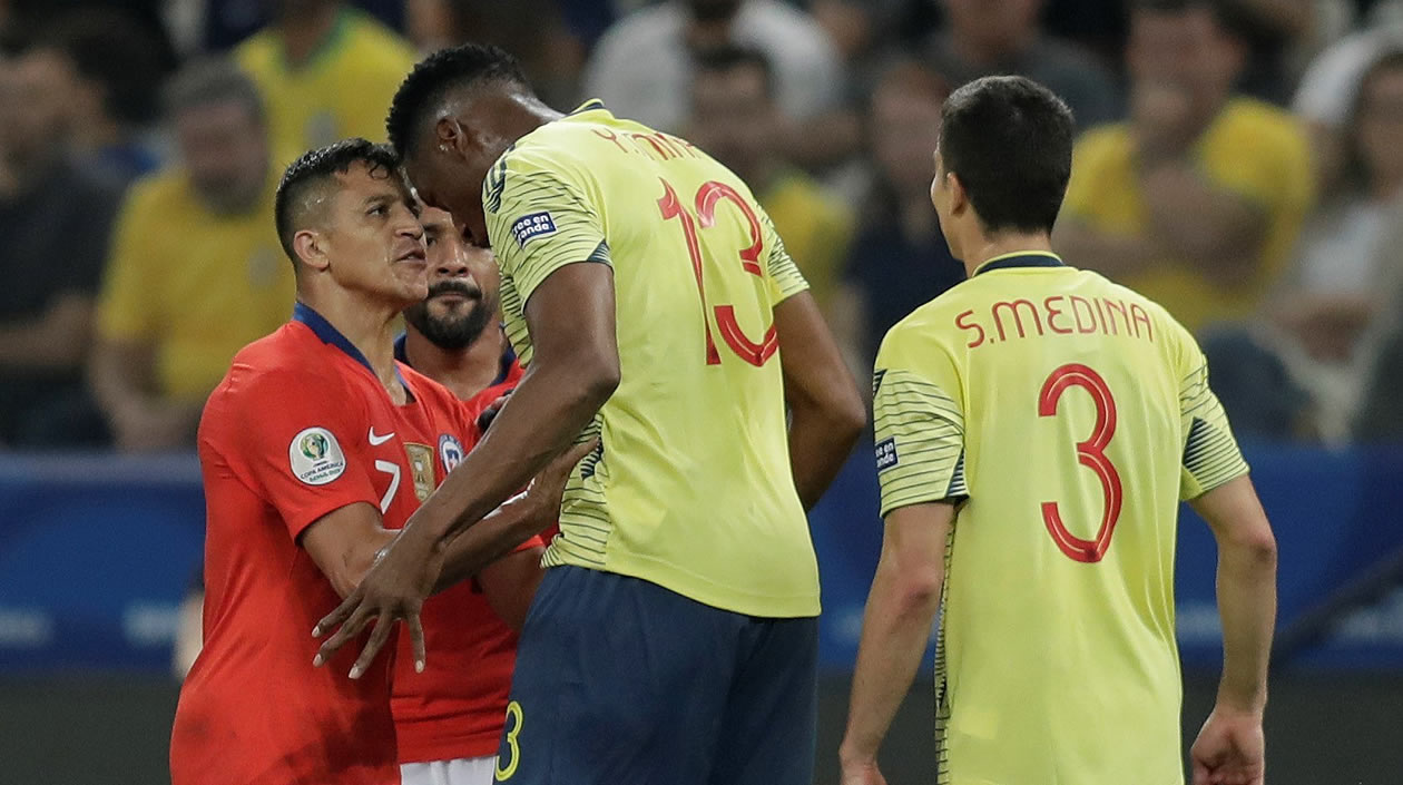 Yerry Mina discute con Alexis Sánchez Chile