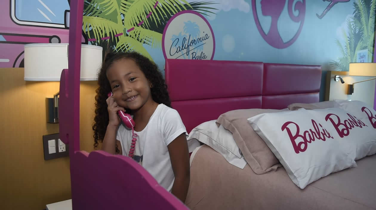 Teléfono de la Barbie para las niñas.