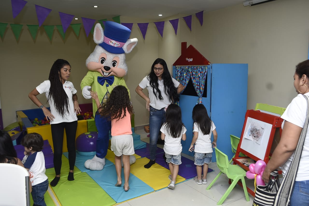 Zona de teatro y títeres para los niños en el encuentro de los múltiples en Barranquilla.