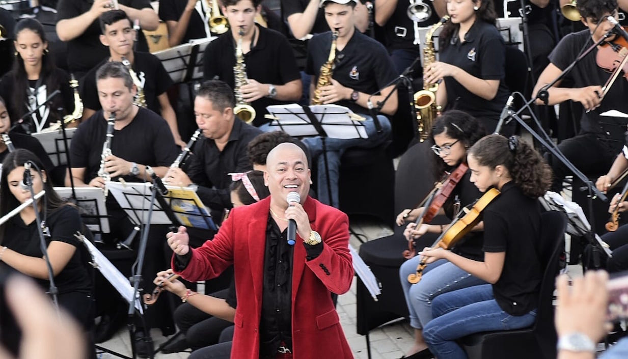 El cierre del homenaje estuvo a cargo del artista Fausto Chatella con el tema 'En Barranquilla me quedo'.