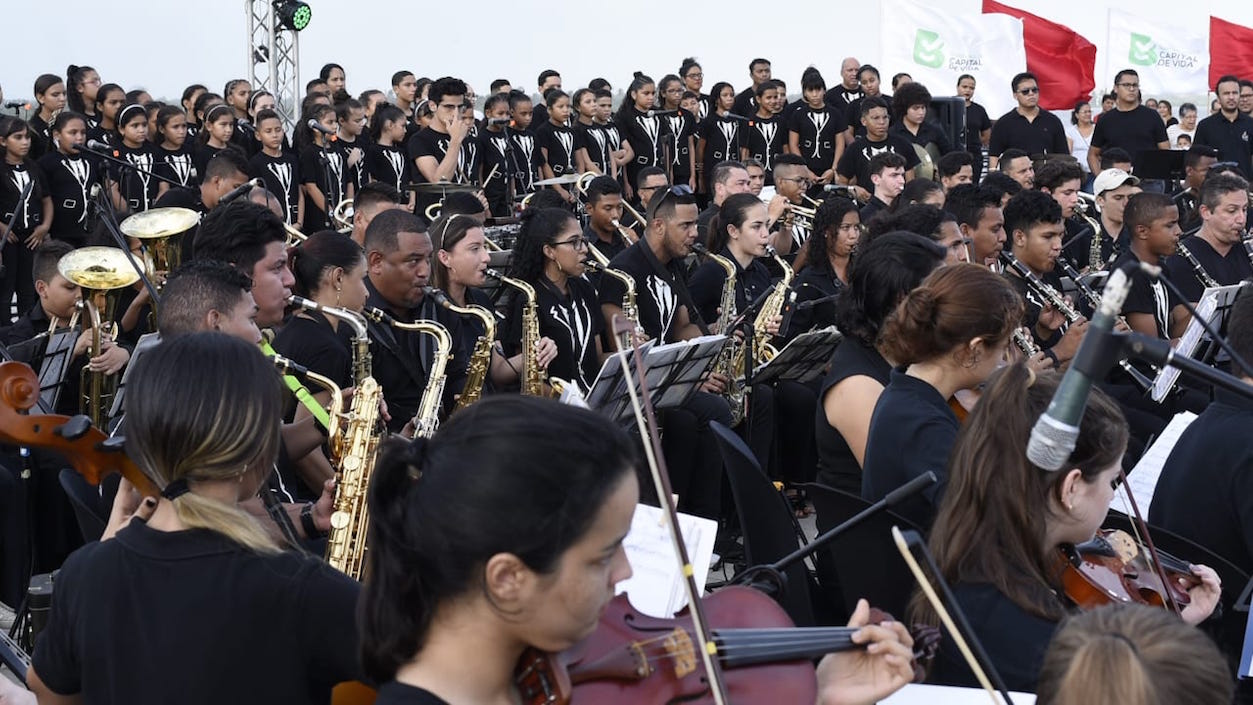 El acto se constituyó en un gran espectáculo musical.