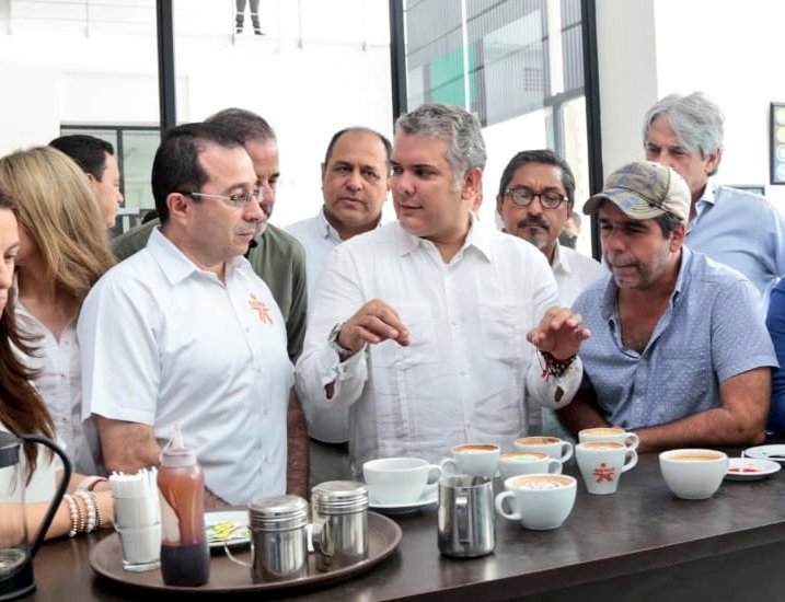 El Director Nacional del Sena, Carlos Mario Estrada; el Presidente de la República, Iván Duque y el Alcalde de Barranquilla, Alejandro Char, en la sede del Sena de Hotelería y Turismo.