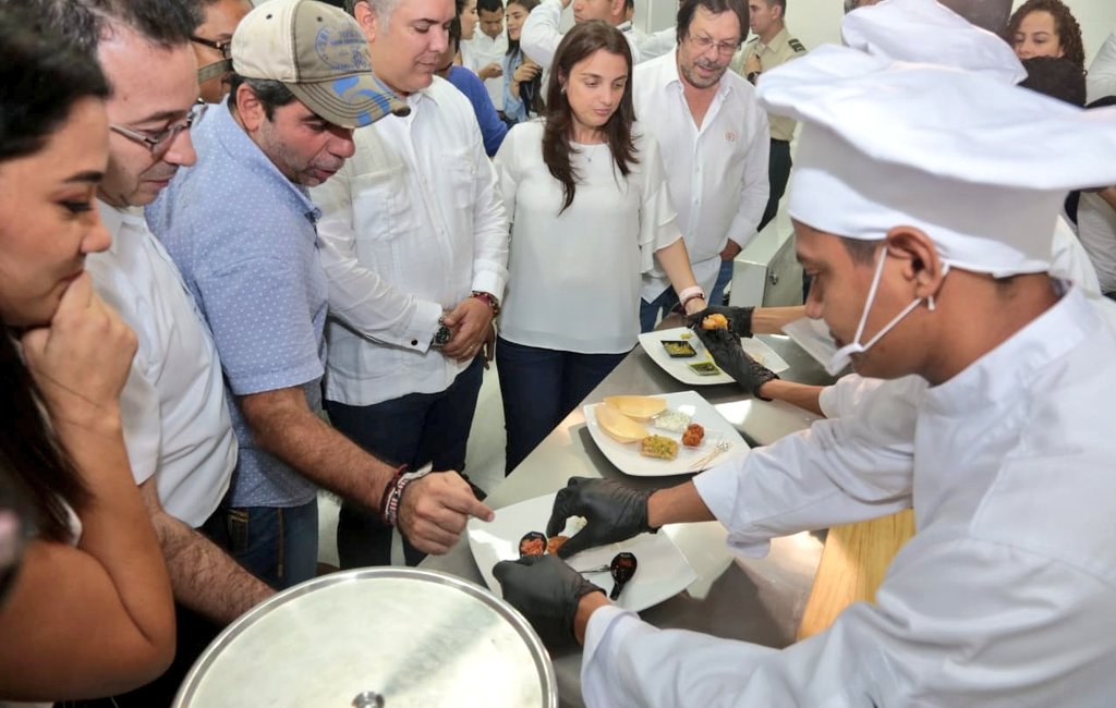 El director Nacional del Sena, Carlos Mario Estrada; el Alcalde de Barranquilla, Alejandro Cha; el Presidente de la República, Iván Duque y la Alta Consejera para las Regiones, Karen Abudinen, en la sede del Sena de Hotelería y Turismo.