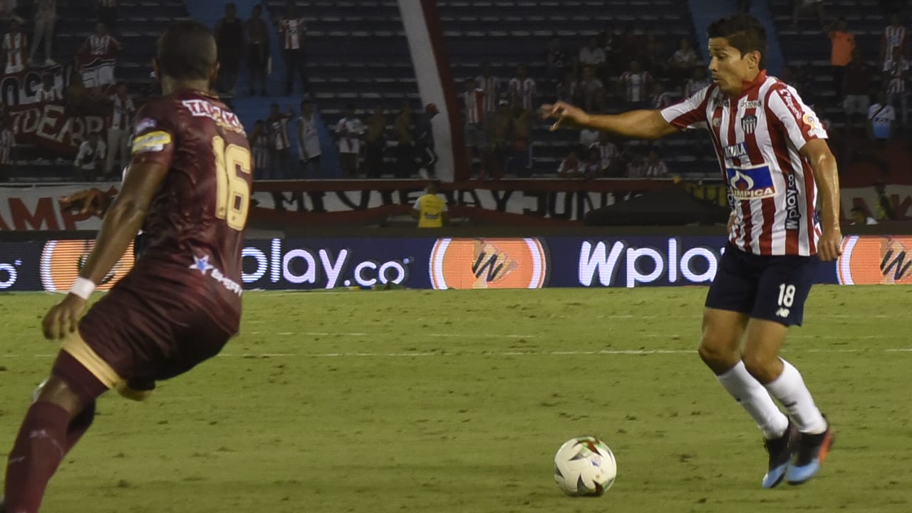 Matías Fernández se mostró muy activo en los minutos finales.