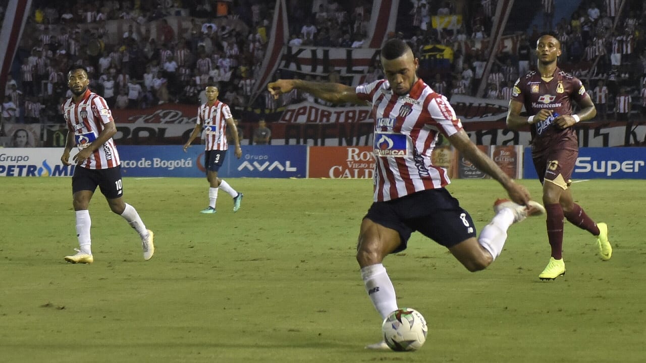 Freddy Hinestroza volvió a ser desequilibrante por el costado izquierdo.
