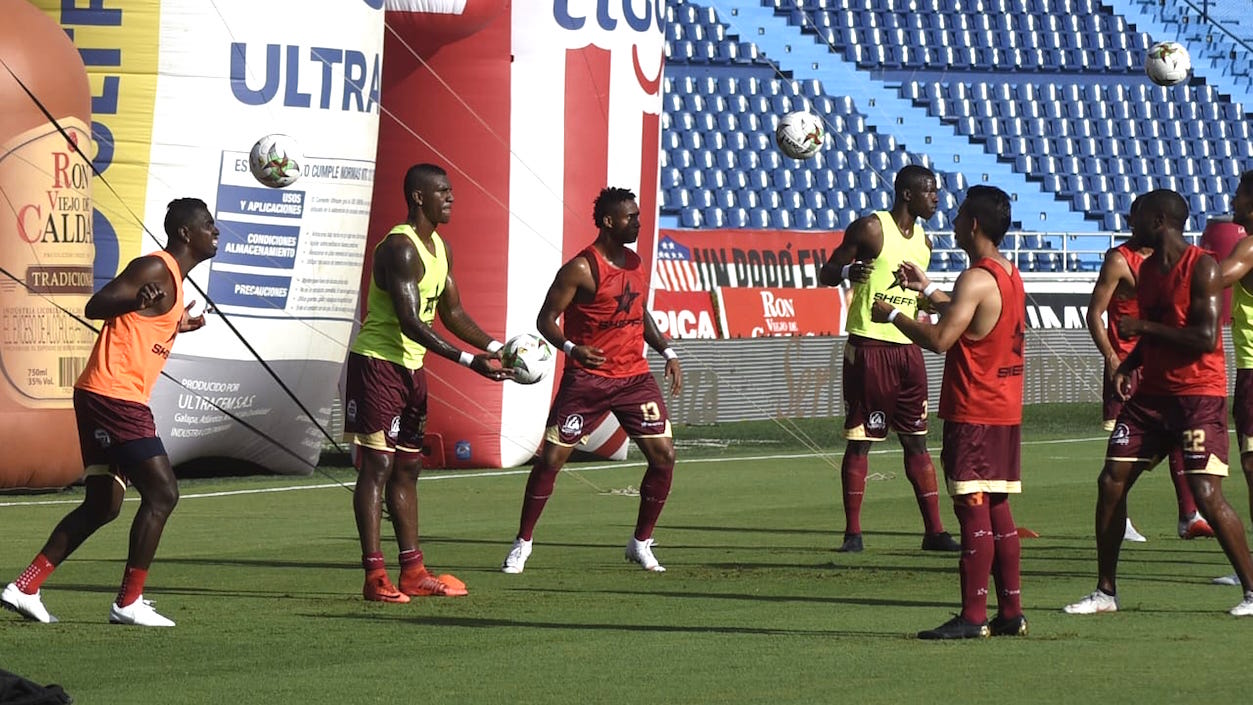 Calentamiento previo de los jugadores del Deportres Tolima.