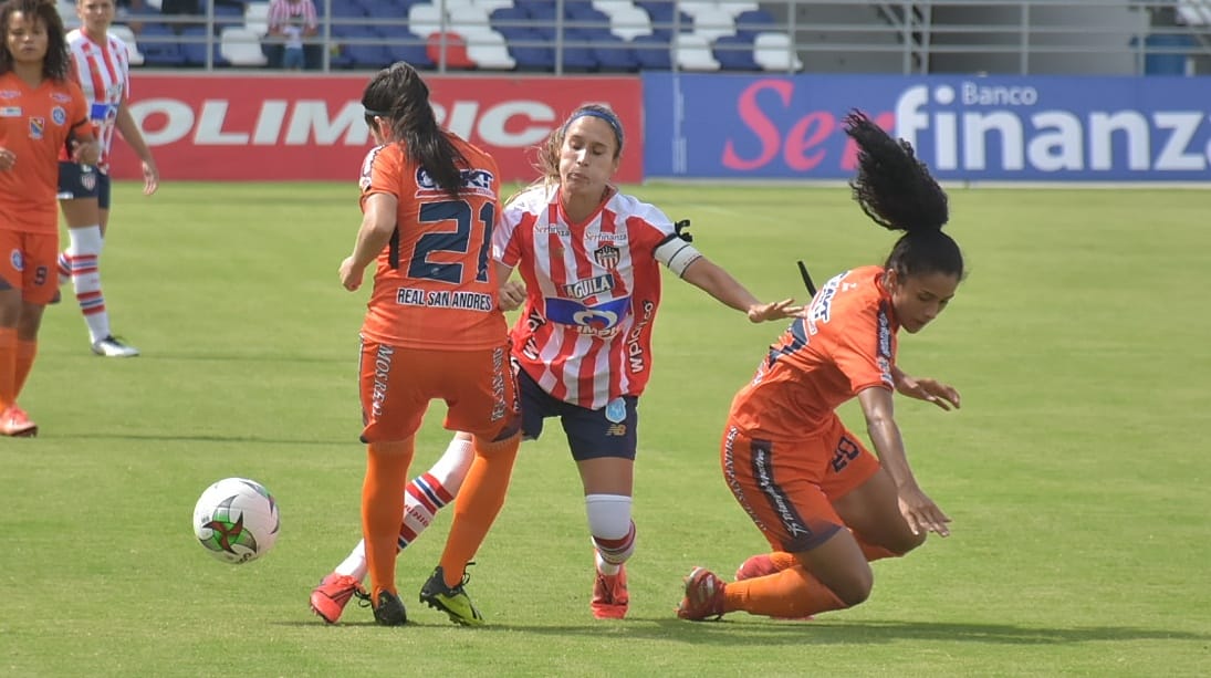 La volante mixta Daniela Montoya, capitana de las Tiburonas.