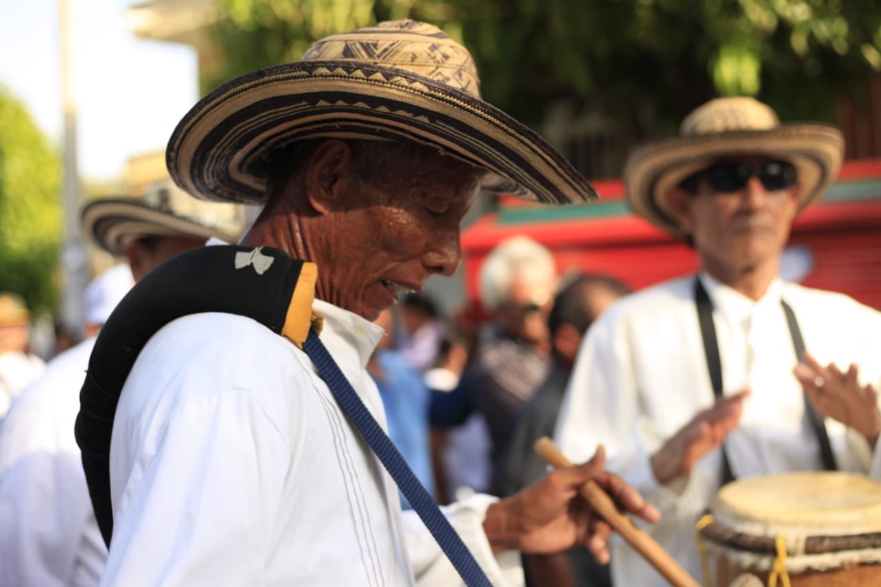 Integrantes del grupo 'Cumbia Soledeña' hicieron parte de la despedida.