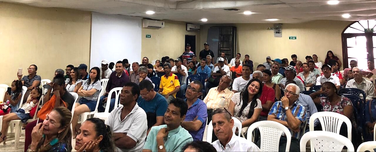 Participantes al encuentro de apoyo a Elsa Noguera, Jaime Pumarejo y Juan Carlos Ospino.