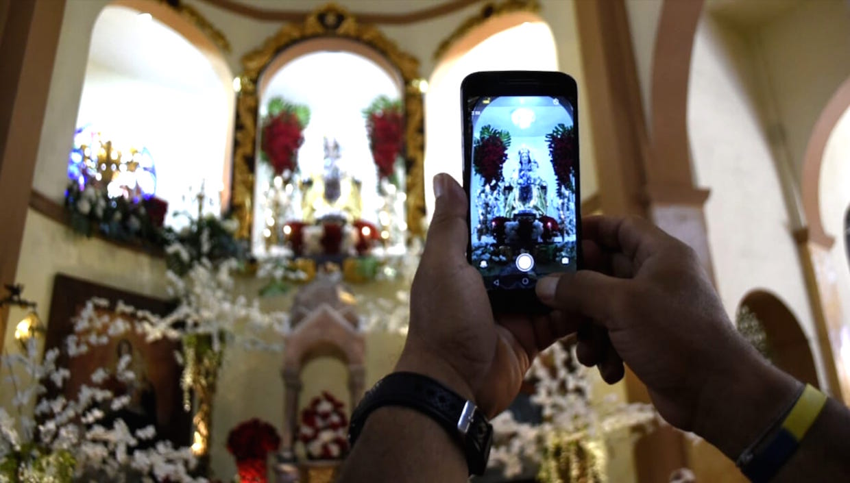 Una selfie en plena misa.
