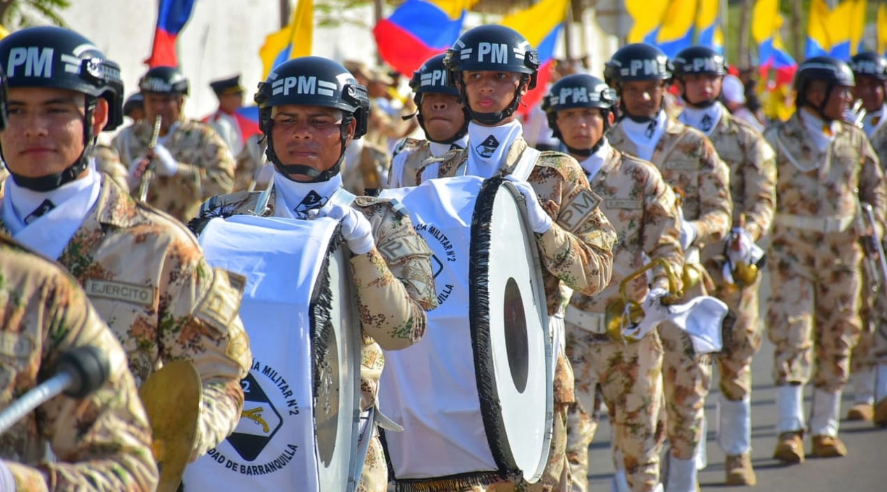 Policía Militar con su banda.
