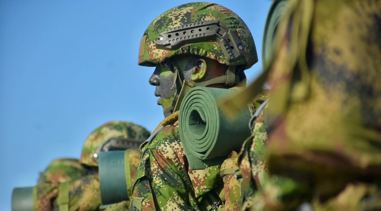 Miembro del Ejército Nacional durante el desfile.