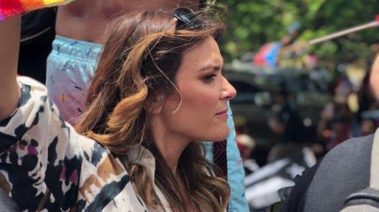 Kany García hizo presencia la marcha.