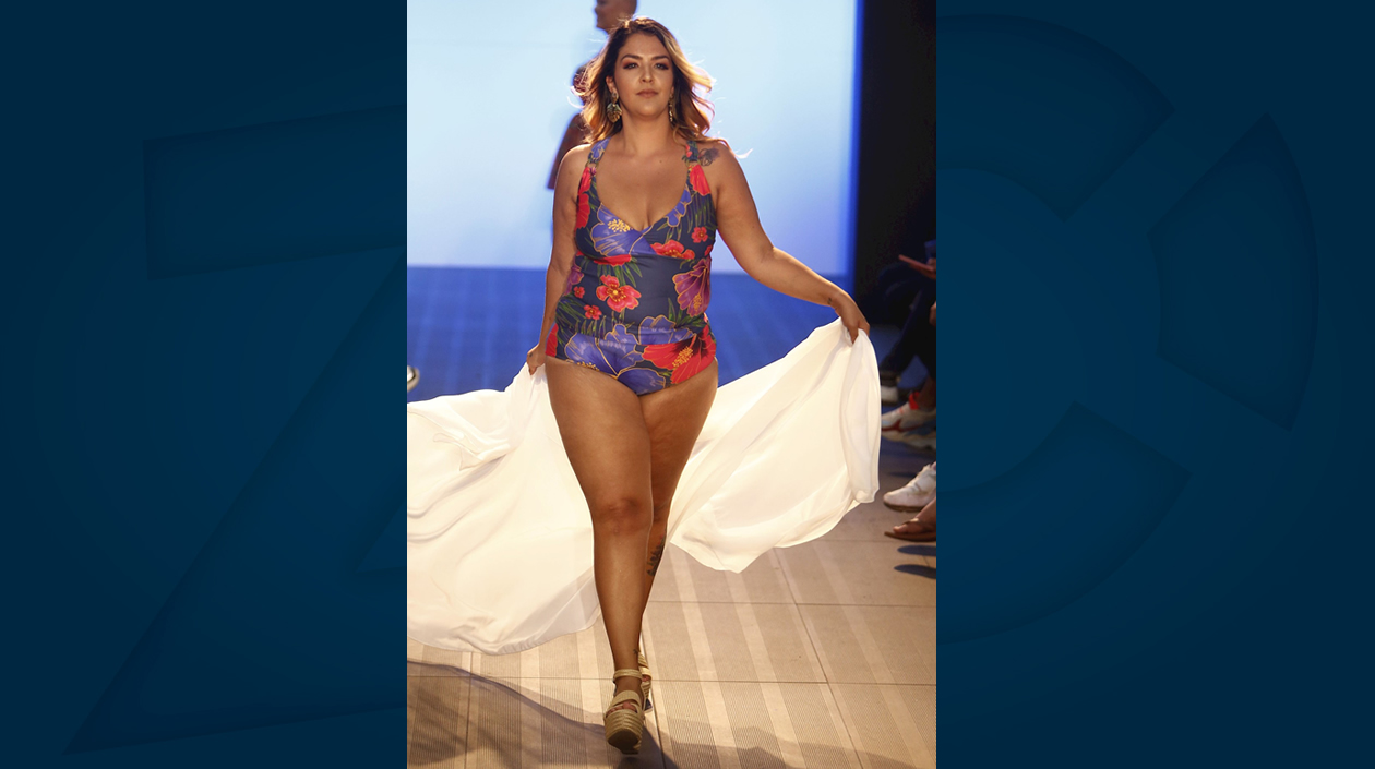 Una modelo luce creaciones de la marca colombiana Rebell este martes, durante Colombiamoda 2019