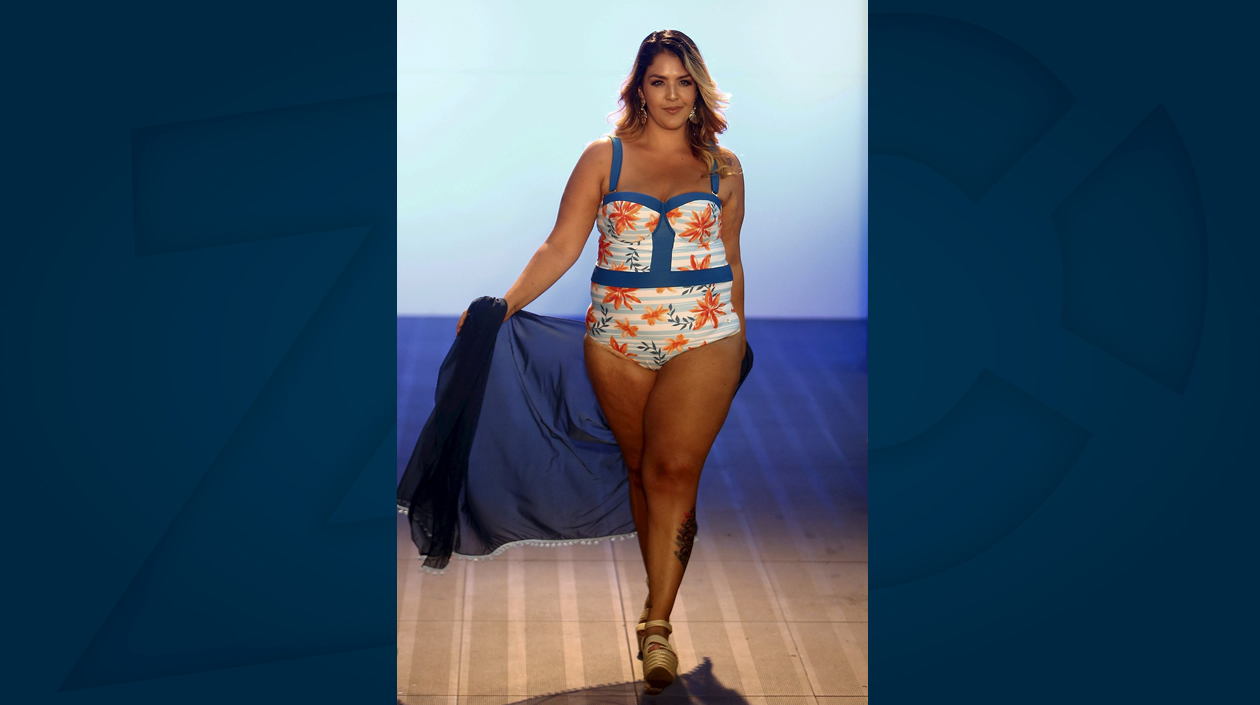 Una modelo luce creaciones de la marca colombiana Rebell este martes, durante Colombiamoda 2019