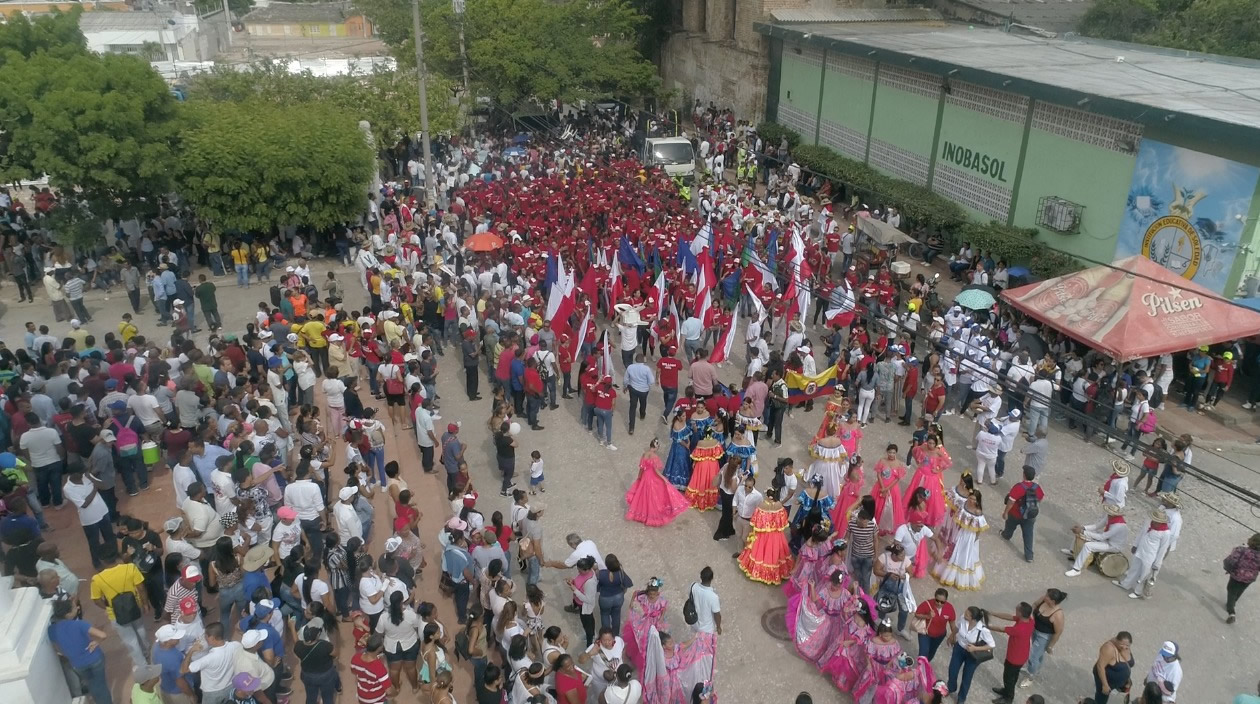 La caravana rumbo a la Registraduría Municipal de Soledad.