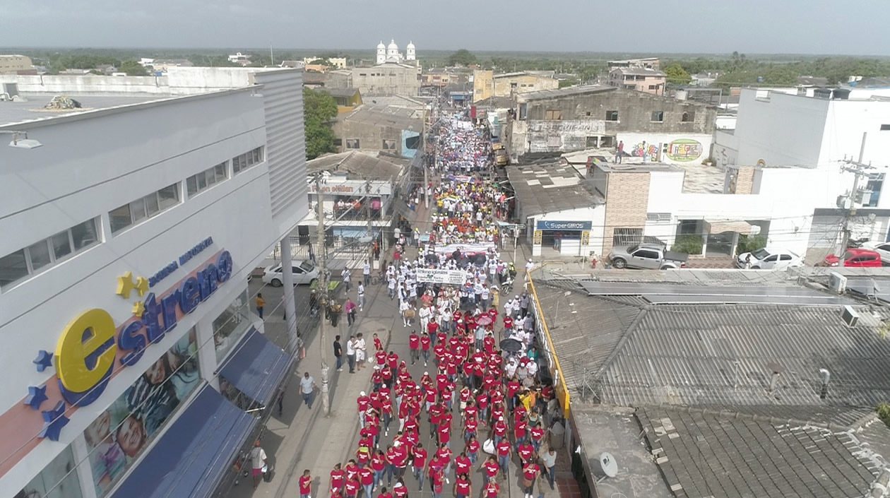 La caravana rumbo a la Registraduría Municipal de Soledad.